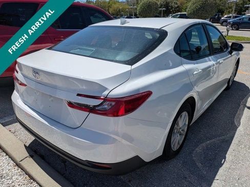 Used 2025 Toyota Camry LE image 3