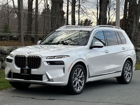 Used 2023 BMW X7 xDrive40i w/ Premium Package image 12