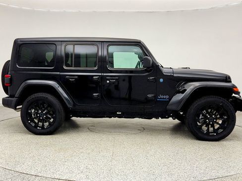 Used 2025 Jeep Wrangler Unlimited Sahara w/ Safety Group image 4