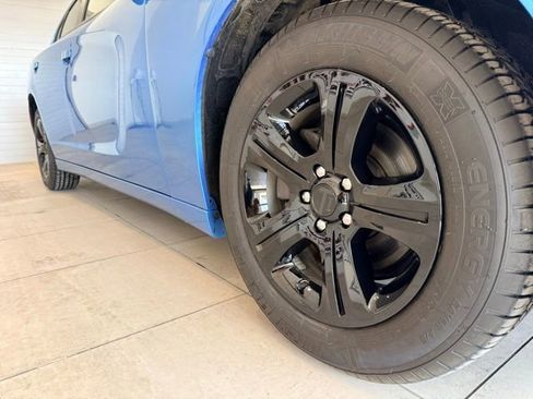 Used 2019 Dodge Charger SXT image 10