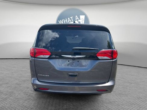Used 2023 Chrysler Voyager LX FWD image 5
