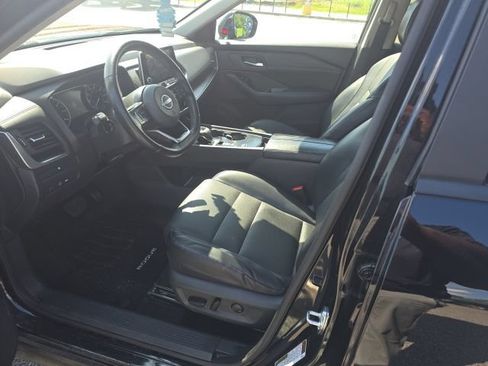 Used 2024 Nissan Rogue SV w/ SV Premium Package FWD image 3