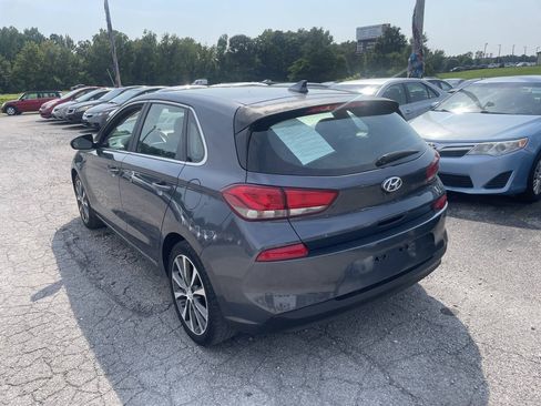 Used 2018 Hyundai Elantra GT FWD image 3