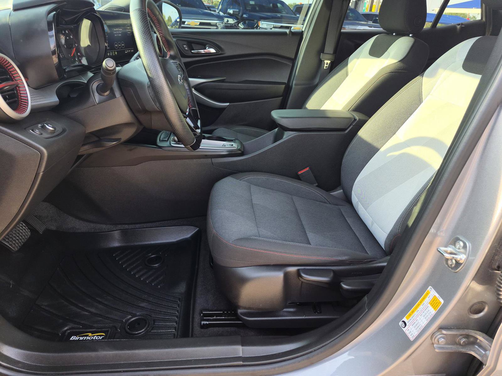 Used 2025 Chevrolet Trax RS w/ Driver Confidence Package FWD image 18