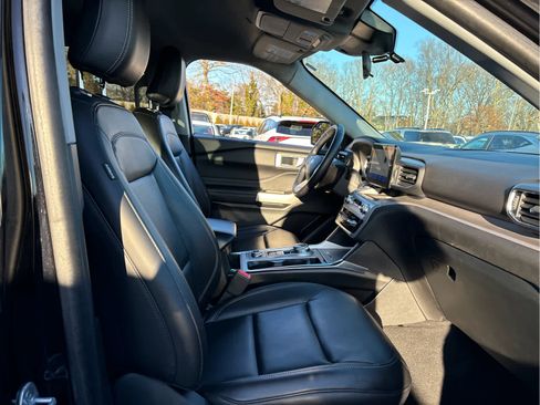 Used 2023 Ford Explorer XLT w/ Equipment Group 202A image 23