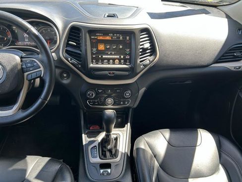 Used 2017 Jeep Cherokee Limited FWD image 11