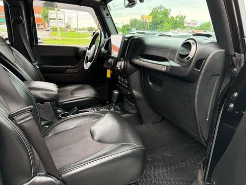 Used 2017 Jeep Wrangler Unlimited Sport AWD/4WD image 4