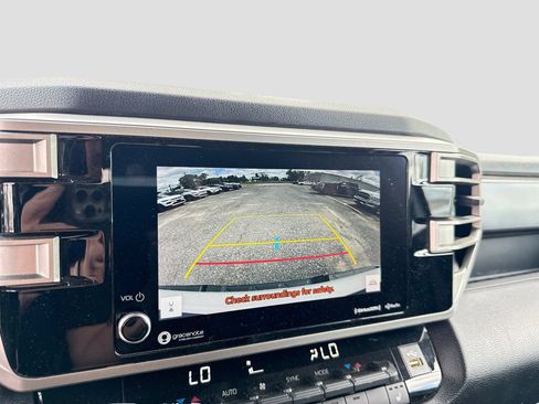 Used 2022 Toyota Tundra SR5 w/ SR5 Premium Package AWD/4WD image 20