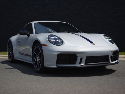 Certified 2026 Porsche 911 Carrera T RWD image 9