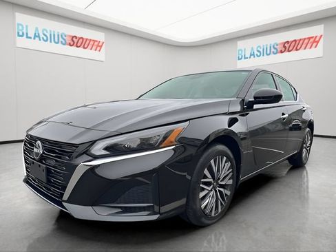 Used 2023 Nissan Altima 2.5 SV AWD/4WD image 7