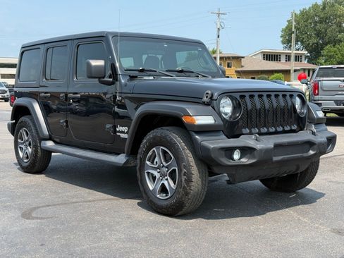 Used 2019 Jeep Wrangler Unlimited Sport w/ Cold Weather Group AWD/4WD image 2