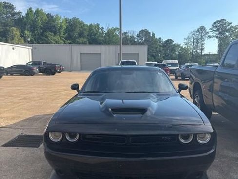 Used 2023 Dodge Challenger R/T w/ Blacktop Package RWD image 2