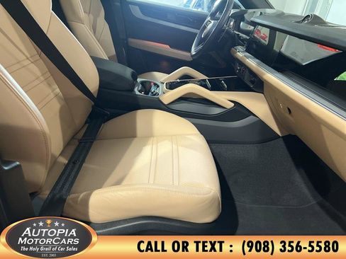Used 2025 Porsche Cayenne S AWD/4WD image 12