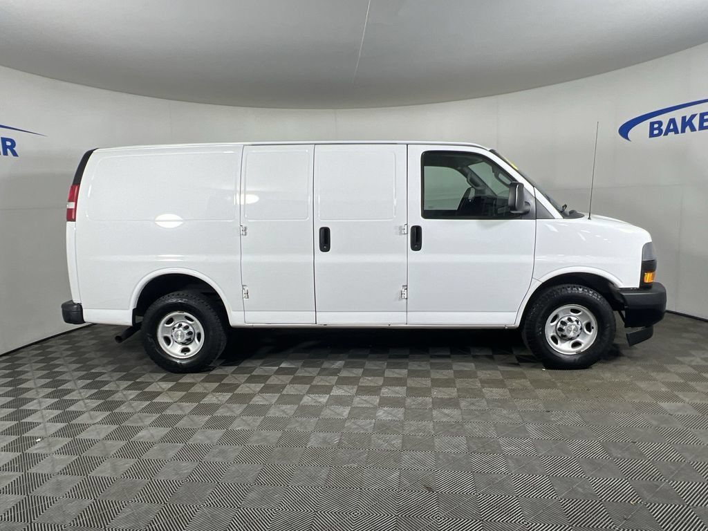 Used 2019 Chevrolet Express 2500 RWD image 9