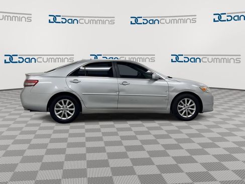Used 2011 Toyota Camry XLE w/ XLE Extra-Value Pkg #2 image 9