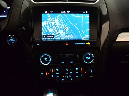 Used 2017 Ford Explorer XLT w/ Equipment Group 202A image 28