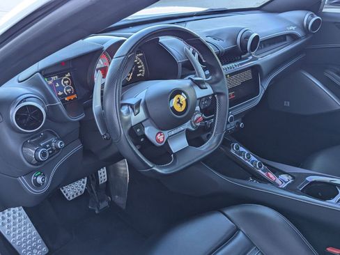 Used 2019 Ferrari Portofino image 4