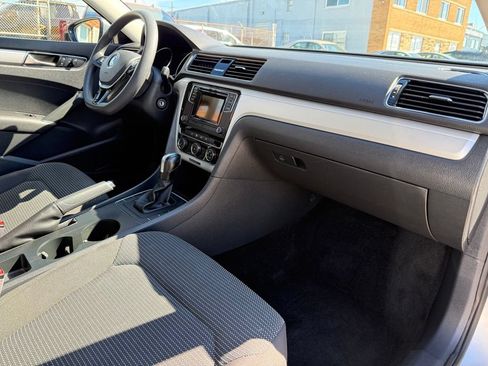 Used 2018 Volkswagen Passat 2.0T FWD image 27