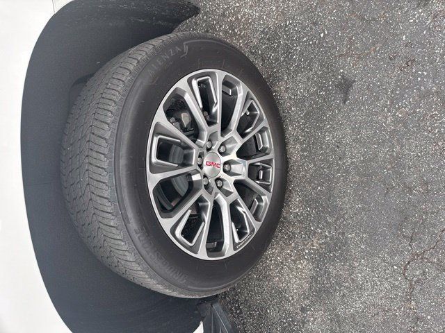 Used 2025 GMC Yukon Denali w/ LPO, Floor Liner Package AWD/4WD image 11