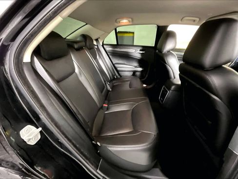 Used 2022 Chrysler 300 Touring L image 17