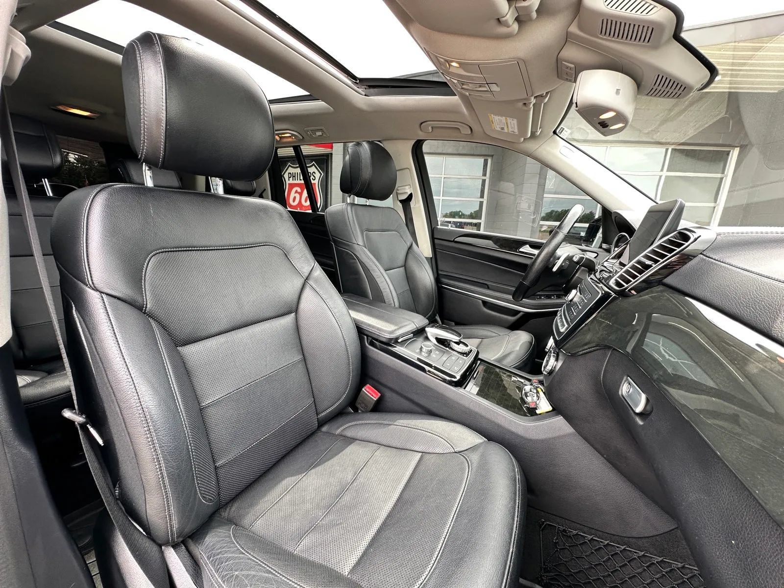 Used 2018 Mercedes-Benz GLS 550 4MATIC w/ Driver Assistance Package image 24
