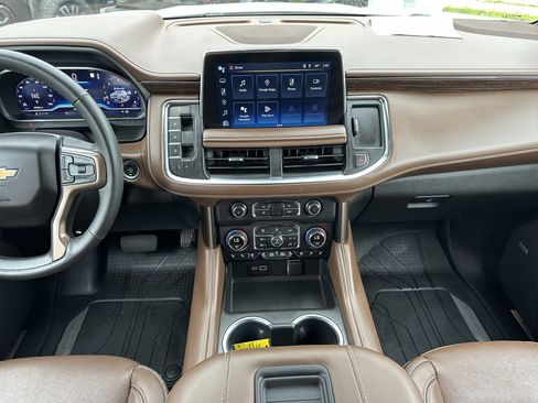 Certified 2023 Chevrolet Suburban High Country w/ Premium Package 2 AWD/4WD image 13