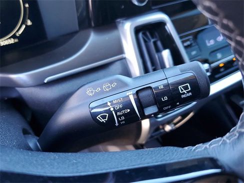 Certified 2023 Kia Sorento SX image 24