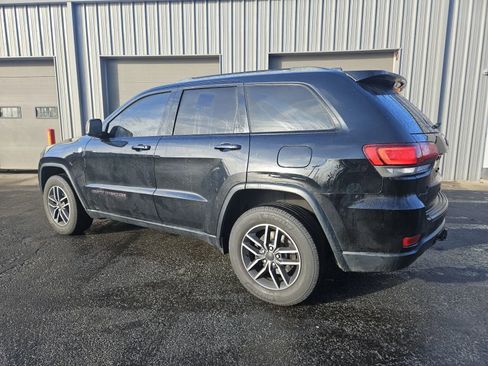 Used 2020 Jeep Grand Cherokee Trailhawk image 2