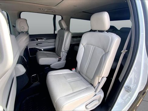 Used 2022 Jeep Wagoneer Series III w/ Premium Group I RWD image 21