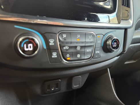 Used 2023 Chevrolet Traverse LT FWD image 22