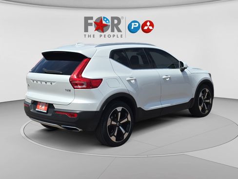 Used 2019 Volvo XC40 T4 Inscription FWD image 5