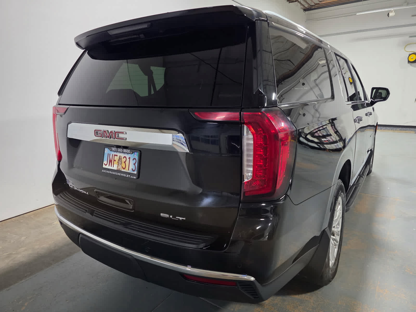 Used 2023 GMC Yukon XL SLT AWD/4WD image 5