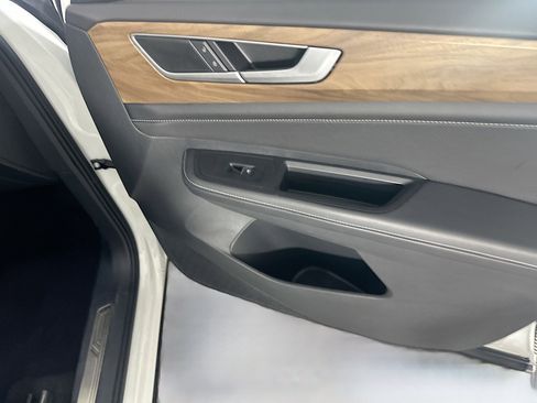 Used 2025 Volkswagen Atlas SE image 35