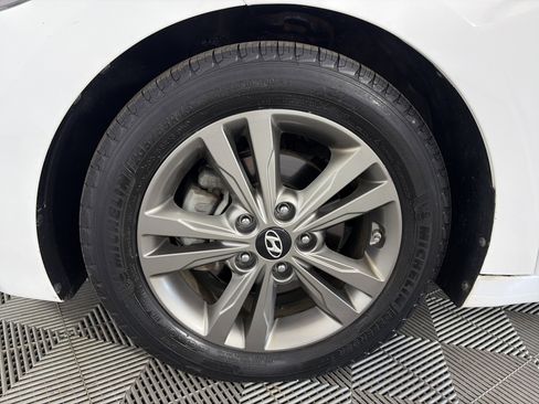 Used 2017 Hyundai Elantra SE w/ SE A/T Tech Package 03 FWD image 13