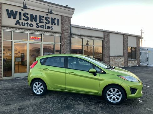 Used 2012 Ford Fiesta SE image 2