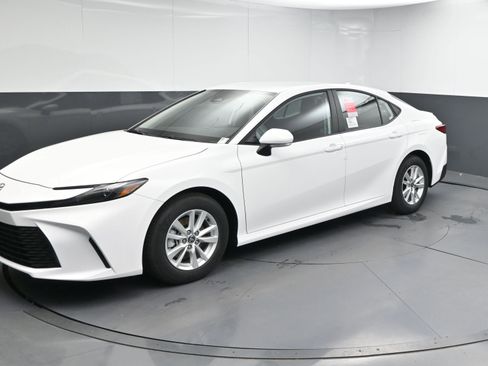 Certified 2025 Toyota Camry LE w/ Convenience Package image 4