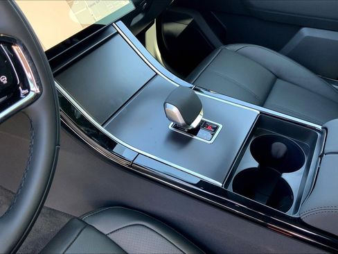 New 2026 Land Rover Range Rover Velar Dynamic SE image 10