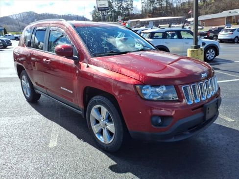 Used 2017 Jeep Compass Latitude image 10
