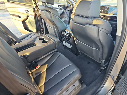 Used 2025 Acura MDX SH-AWD image 11