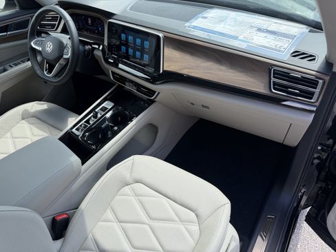 New 2026 Volkswagen Atlas SE FWD image 13