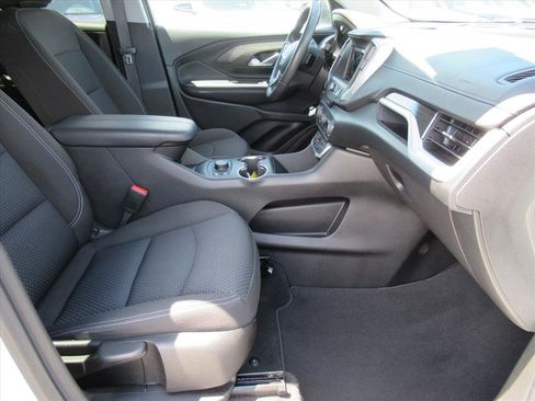 Used 2023 GMC Terrain SLE w/ Driver Convenience Package image 10