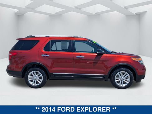 Used 2014 Ford Explorer XLT w/ Equipment Group 202A AWD/4WD image 4