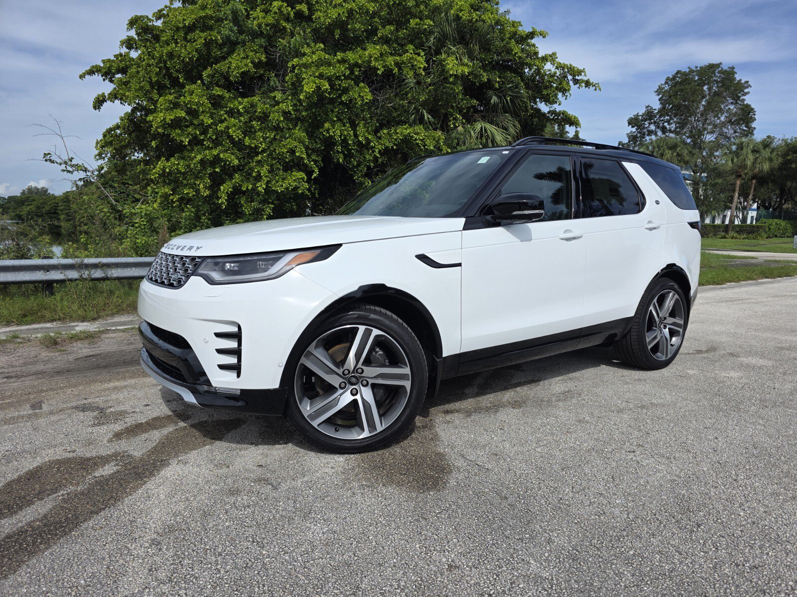 New 2026 Land Rover Discovery Limited Edition AWD/4WD image 1