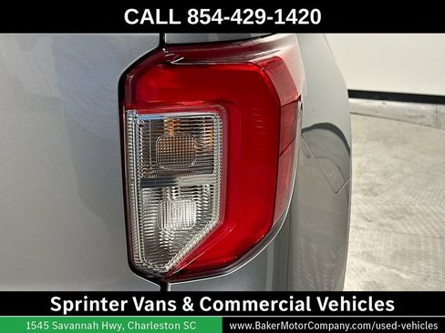 Used 2023 Ford Explorer Limited w/ Equipment Group 301A AWD/4WD image 34