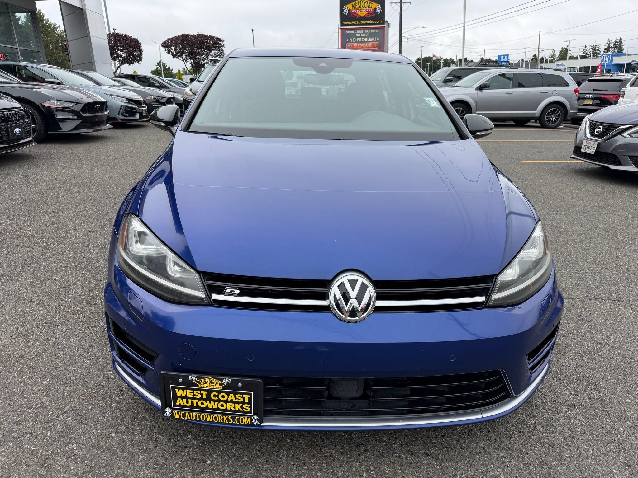 Used 2017 Volkswagen Golf 4-Door AWD/4WD image 4