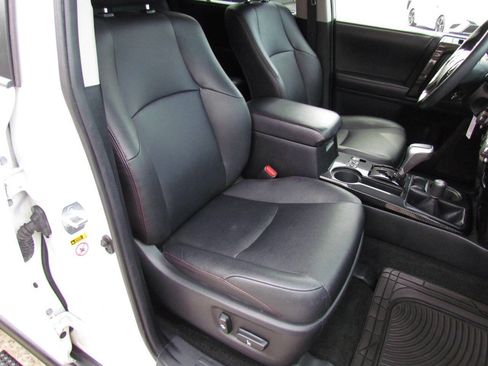 Used 2019 Toyota 4Runner TRD Off-Road Premium AWD/4WD image 18