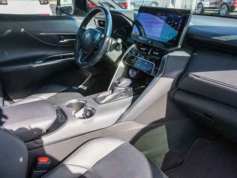 Used 2021 Toyota Venza Limited w/ Advanced Technology Package image 18