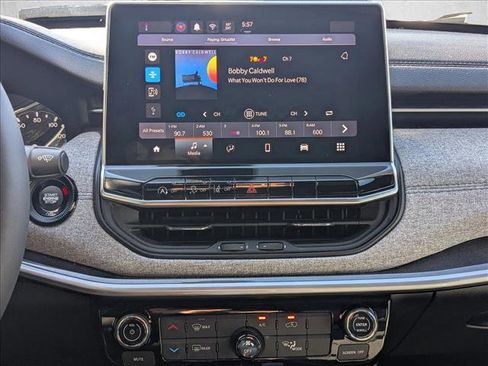 Used 2024 Jeep Compass Latitude image 13