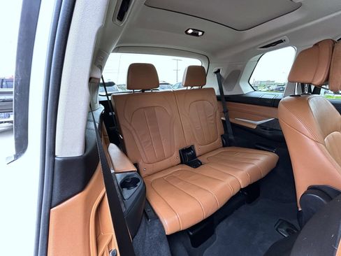 Used 2020 BMW X7 xDrive40i w/ Premium Package AWD/4WD image 19