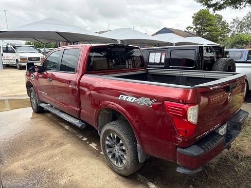 Used 2018 Nissan Titan PRO-4X w/ Pro-4x Convenience Package AWD/4WD image 10